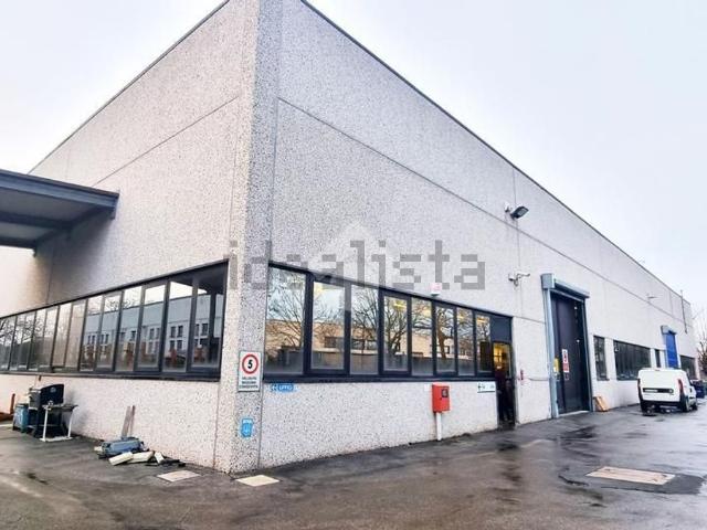 Capannone in vendita di 3250 m² in Via Giuseppe Minganti, 2