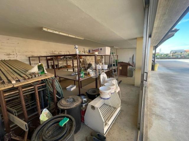 Capannone in vendita di 325 m² in Via Fenilnuovo, 11