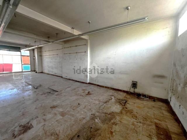 Capannone in vendita di 326 m² in Via Nazionale, 331