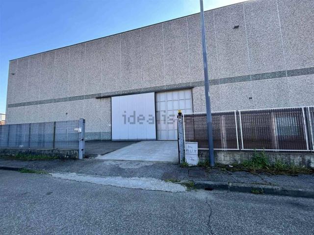 Capannone in vendita di 3300 m² in Via Giovanni Codagnello, 51