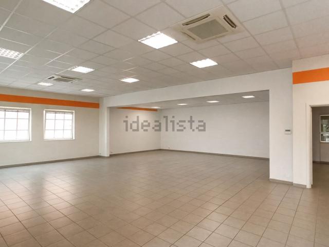 Capannone in vendita di 330 m² in Via Cremonese