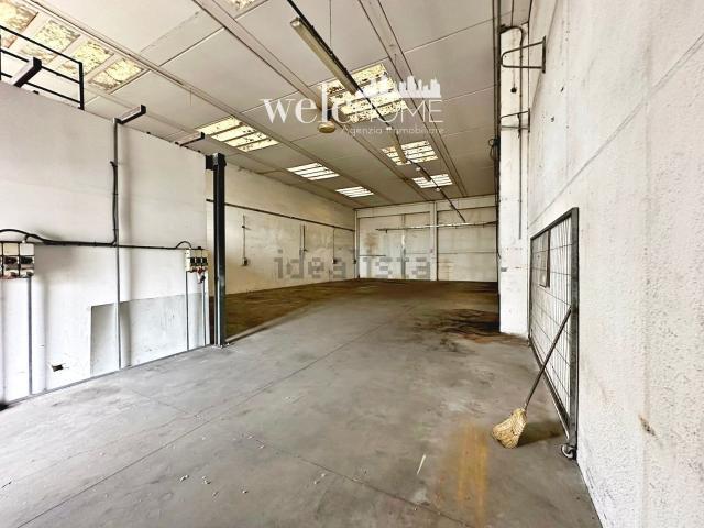 Capannone in vendita di 331 m² in Via Palestro