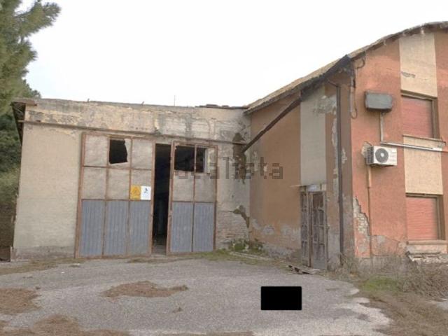 Capannone in vendita di 3340 m² in Via del Forno