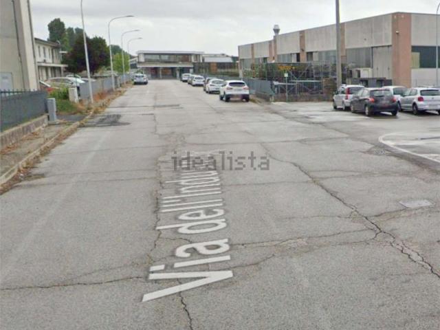 Capannone in vendita di 3354 m² in Via dell&apos Industria, 11