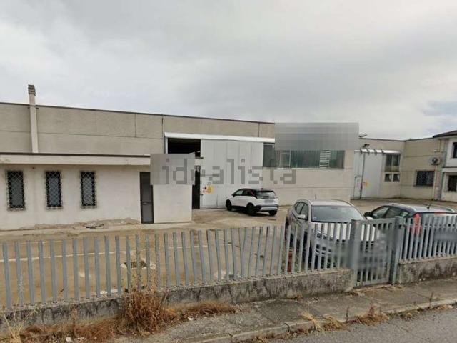 Capannone in vendita di 3354 m² in Via dell&apos Industria