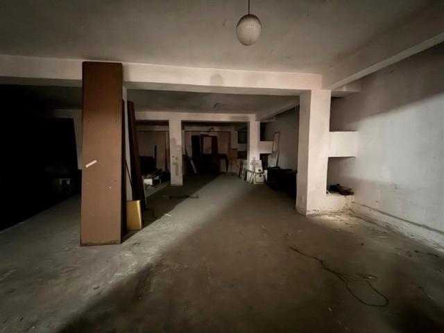 Capannone in vendita di 335 m² in Via degli Olmi