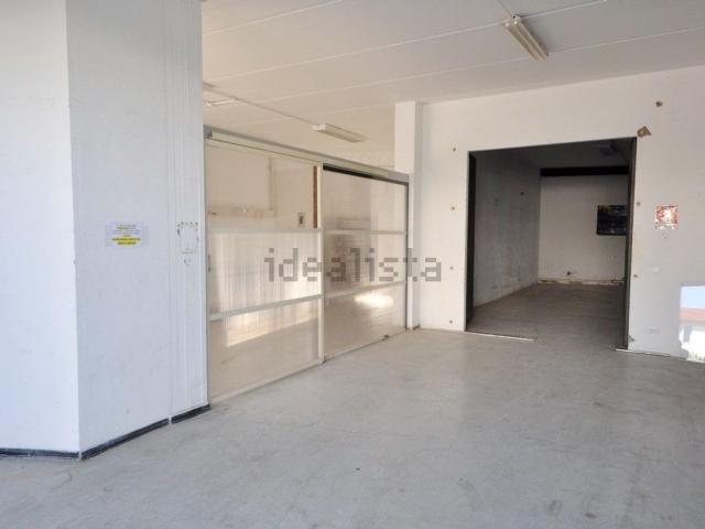 Capannone in vendita di 335 m² in Strada Provinciale 11