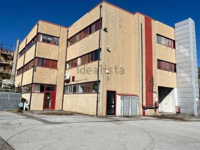 Capannone in vendita di 3369 m² in Via delle Pianazze