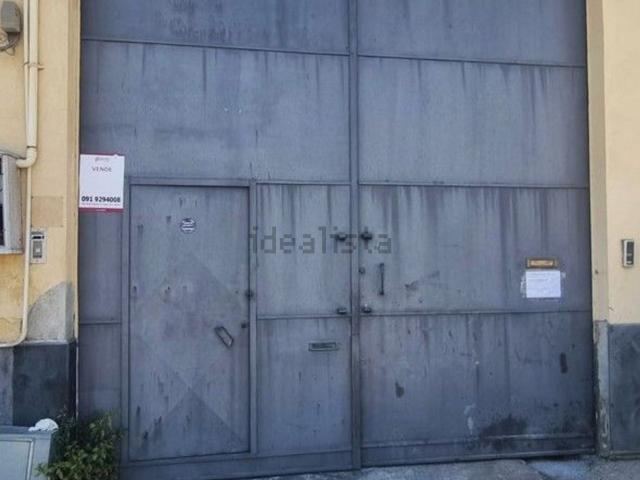 Capannone in vendita di 337 m² in Strada IX Industriale, 5