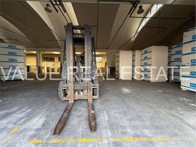 Capannone in vendita di 3400 m²