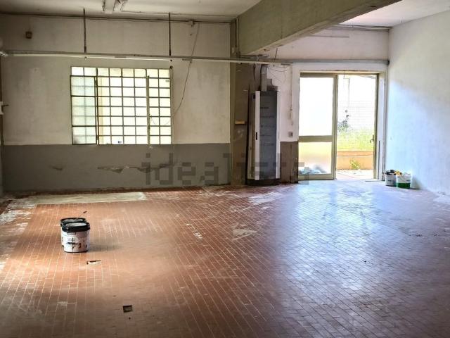 Capannone in vendita di 340 m² in Via Giuseppe Verdi