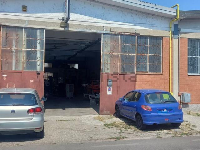 Capannone in vendita di 340 m² in Via Eching, 9