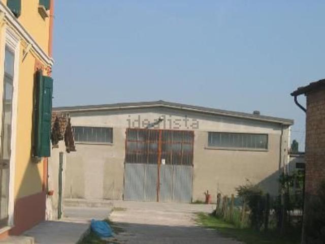 Capannone in vendita di 340 m² in Via Savena Vecchia, 92