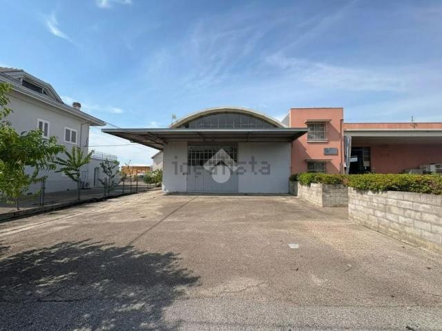 Capannone in vendita di 340 m² in Via San Giuseppe, 272