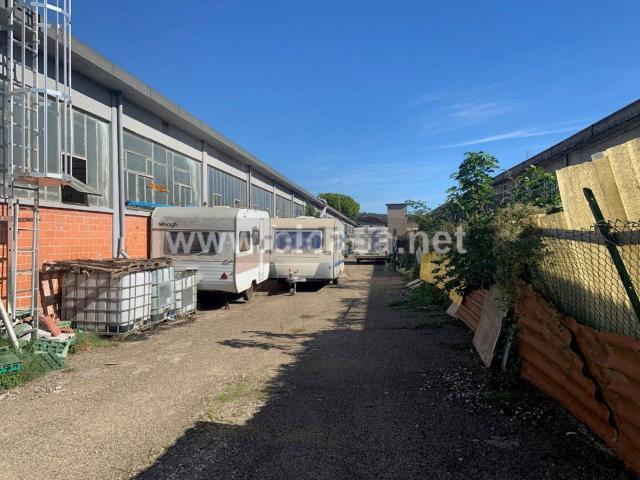 Capannone in vendita di 3450 m² in Via Liguria