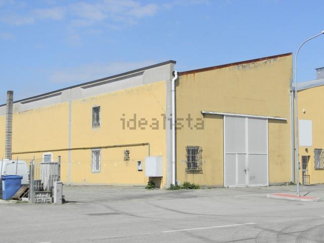 Capannone in vendita di 345 m² in Via Marzabotto, 80