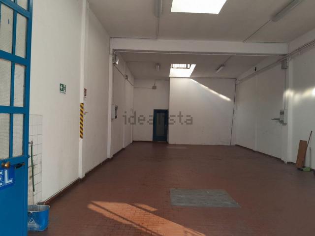 Capannone in vendita di 345 m² in Via Pio VII, 139