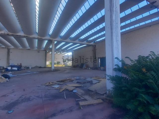 Capannone in vendita di 3460 m² in Via Piceno Aprutina