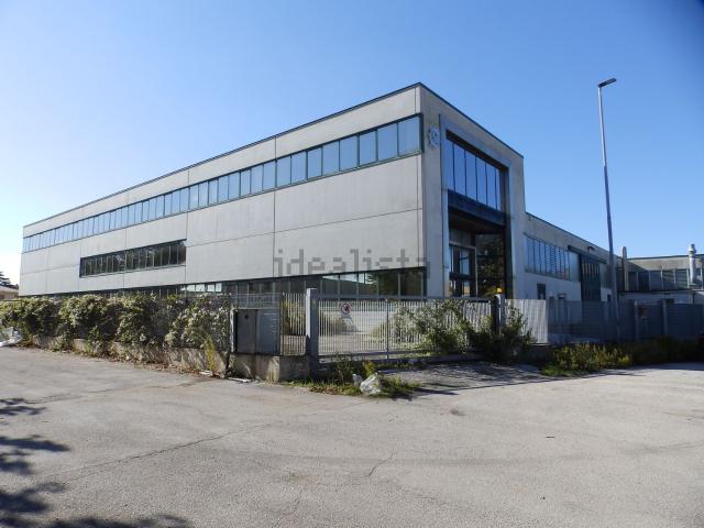 Capannone in vendita di 3500 m² in Via Alessandro Volta