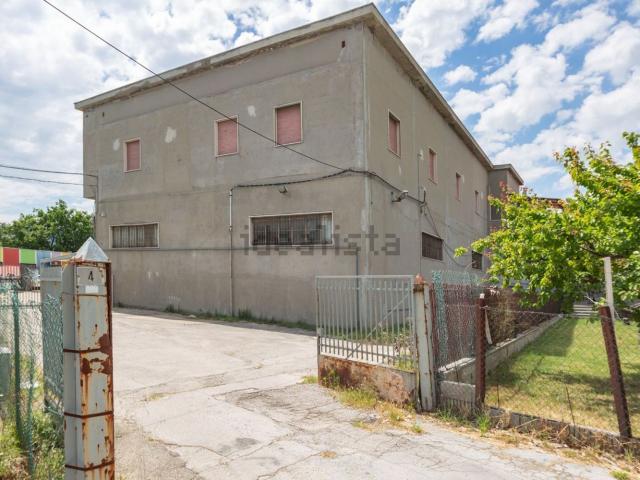 Capannone in vendita di 3500 m² in Via Tiburtina Valeria