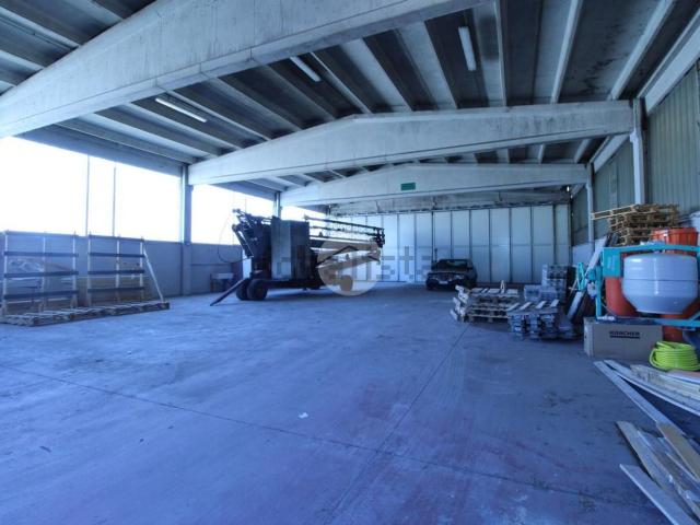 Capannone in vendita di 350 m²