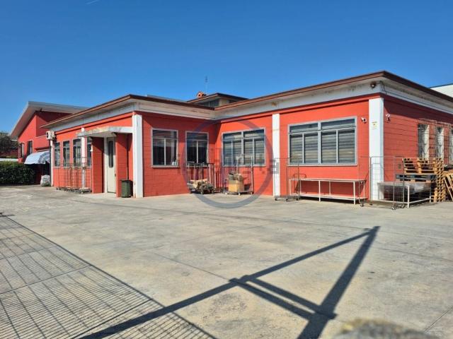 Capannone in vendita di 350 m²