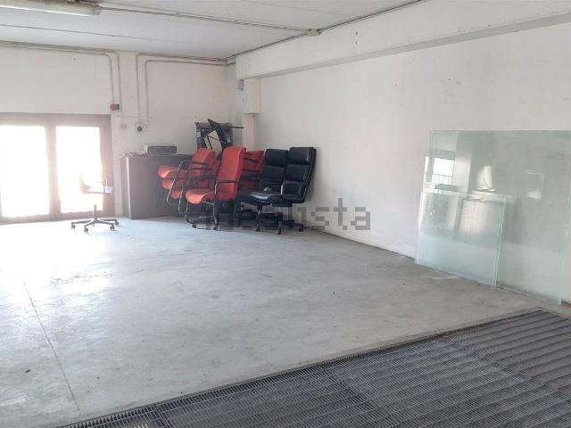 Capannone in vendita di 350 m²
