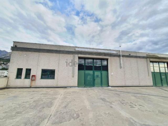 Capannone in vendita di 350 m²