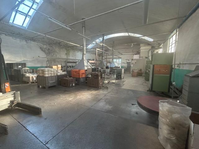 Capannone in vendita di 350 m²
