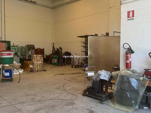 Capannone in vendita di 350 m²