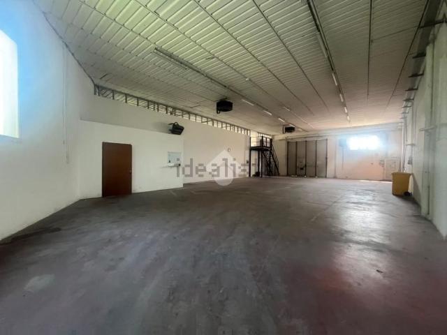 Capannone in vendita di 350 m² in Via Caldonazzo, 138