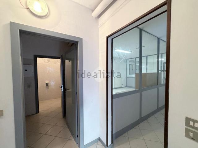 Capannone in vendita di 350 m² in Via Bezzecca, 20