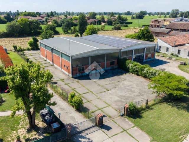 Capannone in vendita di 350 m² in Via Bergamo, 15