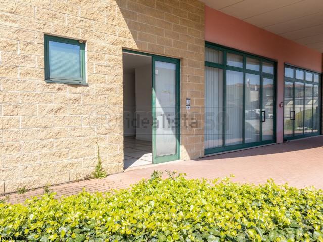 Capannone in vendita di 350 m² in Via Dante, 22