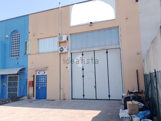 Capannone in vendita di 350 m² in Via del Canneto, 55