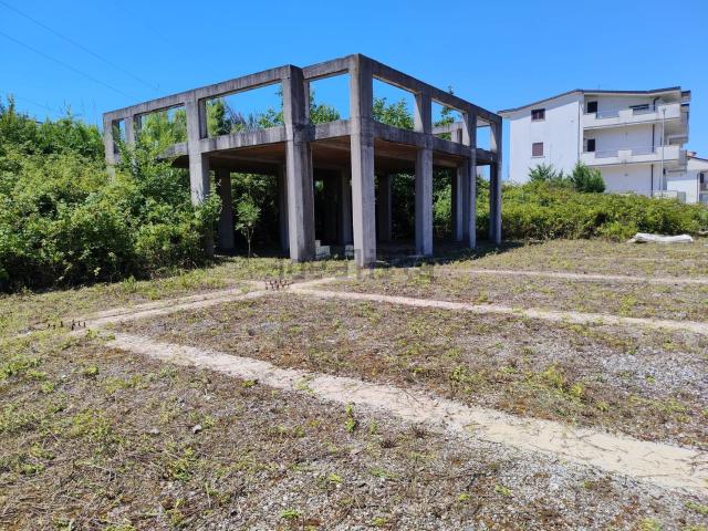 Capannone in vendita di 350 m² in Via di Nallo