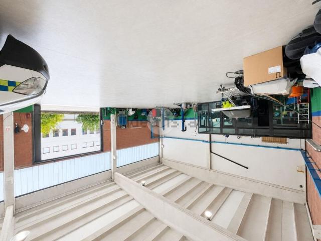 Capannone in vendita di 350 m² in Via Molini, 37