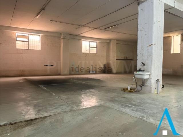 Capannone in vendita di 350 m² in Via Matteo Fiore
