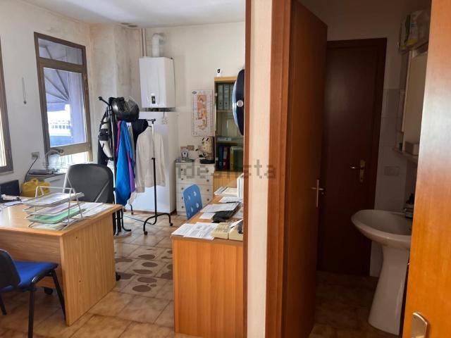 Capannone in vendita di 350 m² in Via Marino Mazzacurati