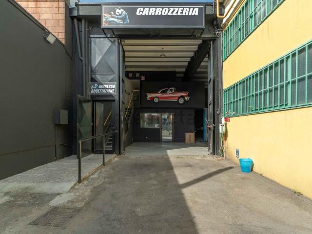 Capannone in vendita di 350 m² in Via San Cristoforo, 74