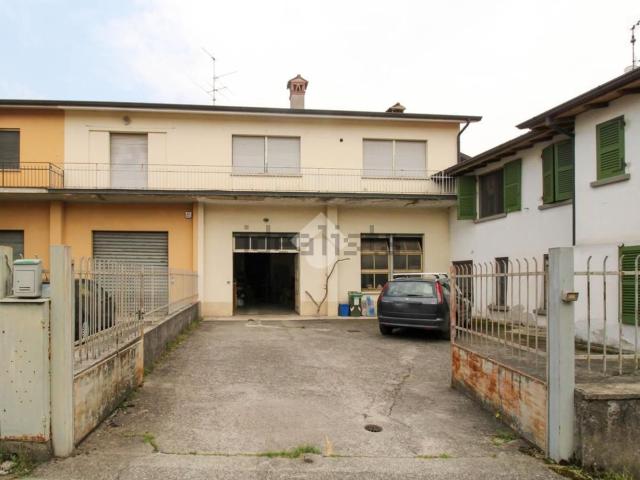 Capannone in vendita di 350 m² in Via San Giorgio