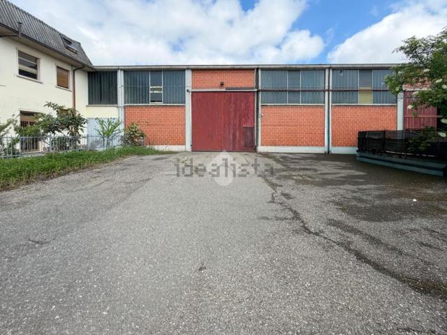 Capannone in vendita di 350 m² in Via Paolo VI
