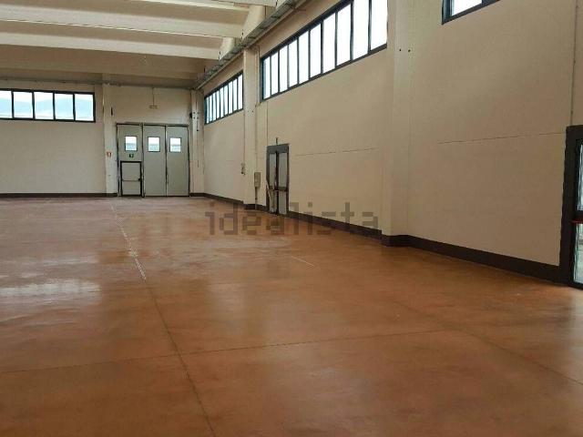 Capannone in vendita di 350 m² in Via Pian dell&apos  Isola, 61