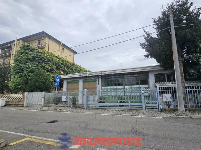 Capannone in vendita di 350 m² in Via Risorgimento, 5