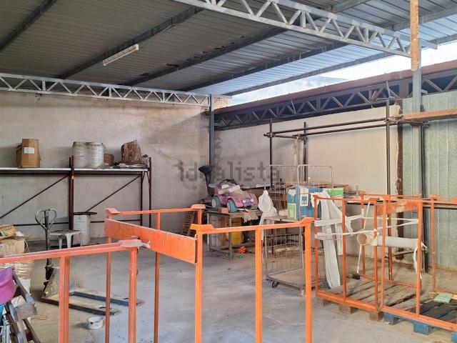 Capannone in vendita di 350 m² in Viale Val di Mazara