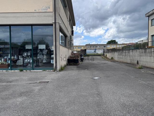 Capannone in vendita di 350 m² in Viale Filippo Turati, 32