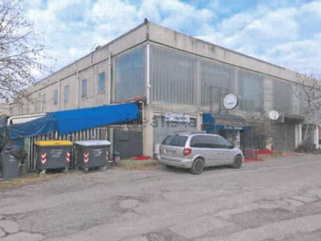 Capannone in vendita di 350 m² in Strada Statale per Alessandria