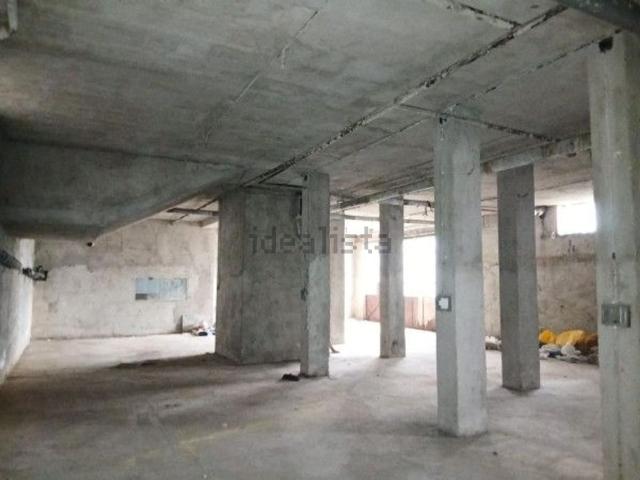 Capannone in vendita di 351 m² in Via Cavour, 28