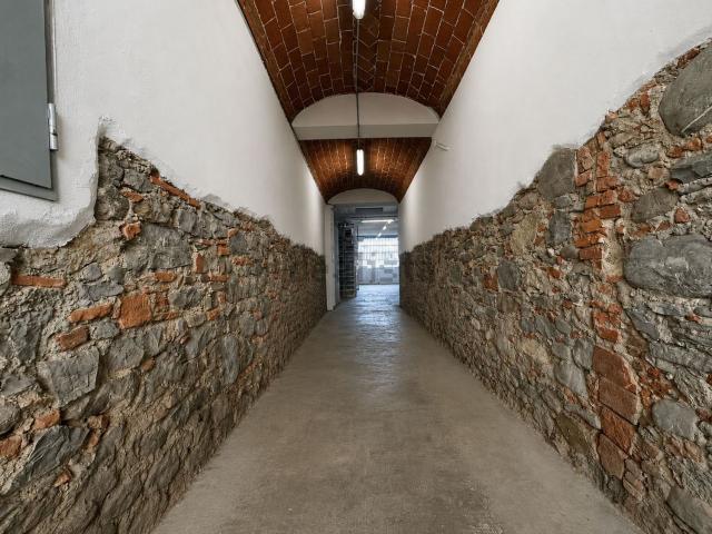 Capannone in vendita di 351 m² in Via Filippo Strozzi