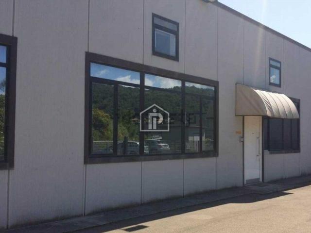 Capannone in vendita di 355 m²